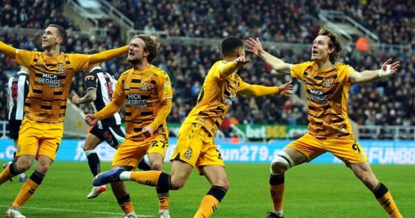 Soi kèo Cambridge United vs Millwall 3/8/2022 EFL carabao Cúp